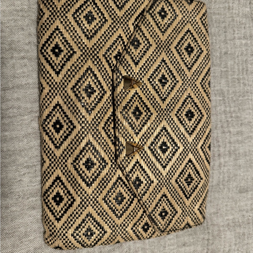 Geometric Patterned Clutch